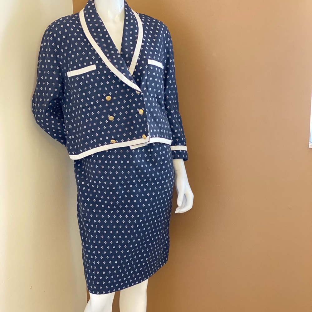 🚫SOLD🚫Authentic Chanel Skirt Set